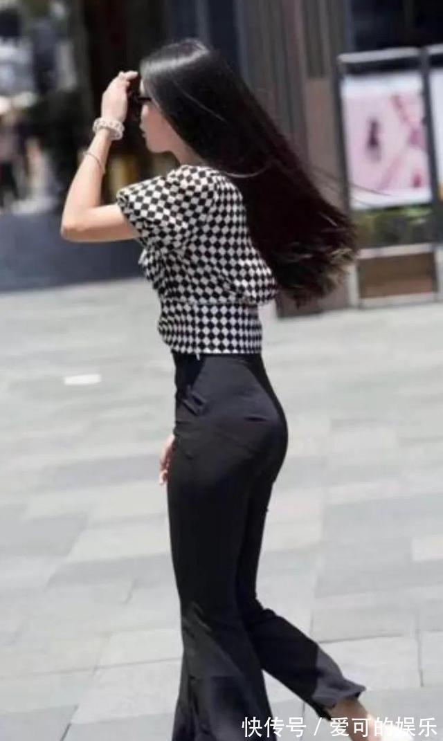 时髦 打底裤过时了,现在流行“小黑裤”,时髦又高级,你喜欢吗?