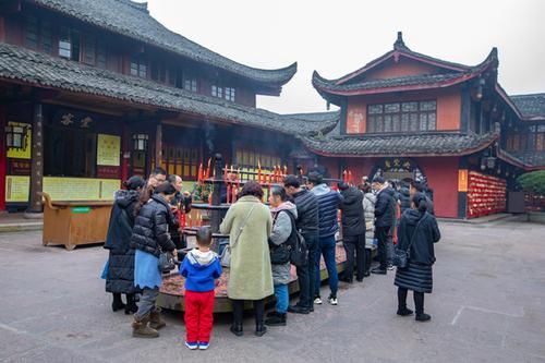 佛教|峨眉山第一座寺庙，原汁原味的纯净让人忍不住逗留