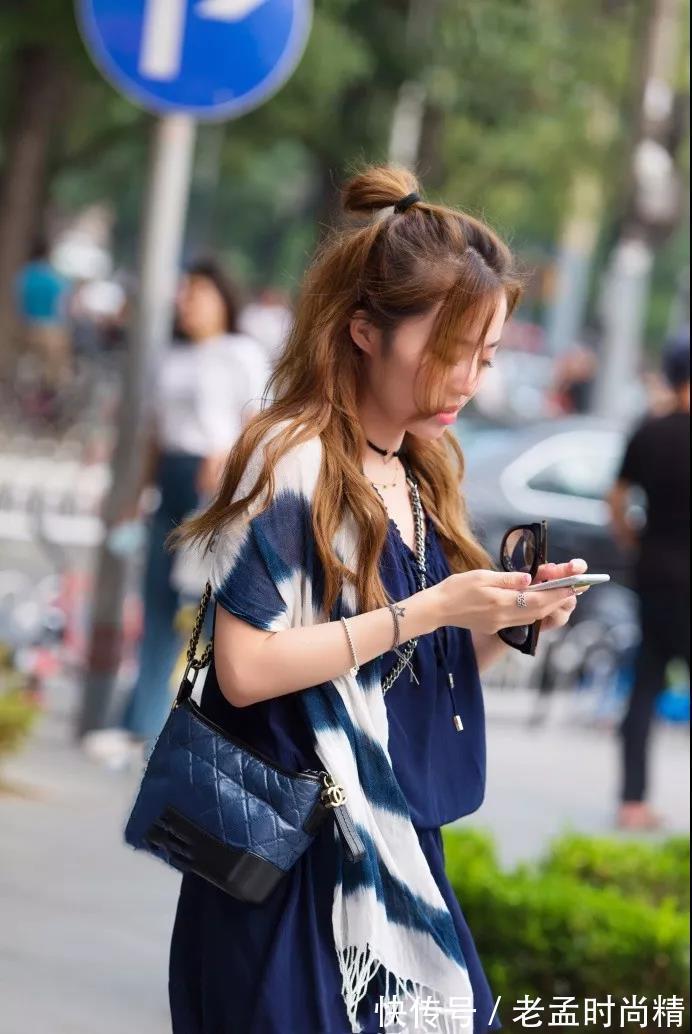 搭配|街拍路人,时尚超前的搭配技巧,让你大博眼球,美出银河系