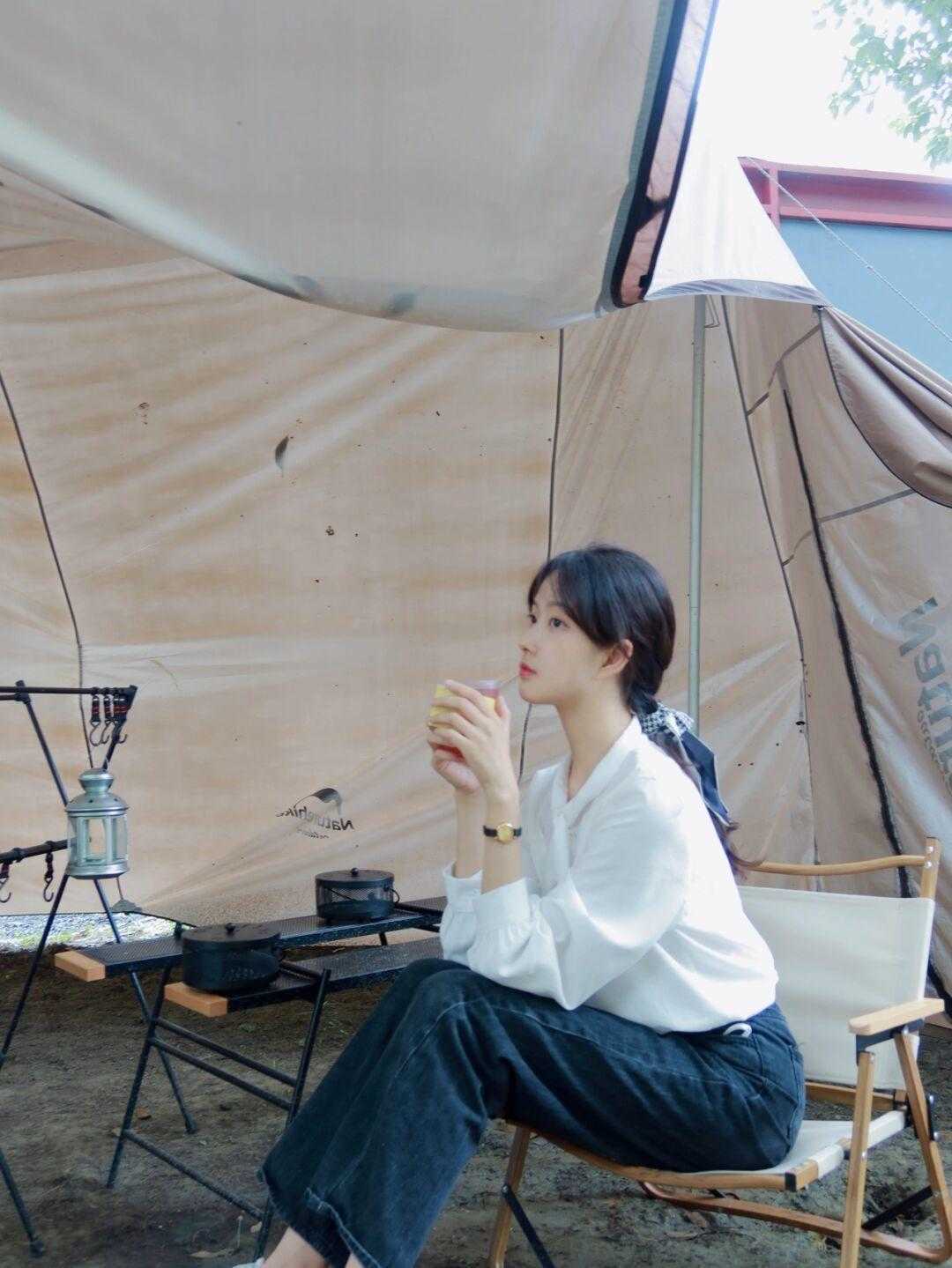 搭配|秋季来临，针织吊带裙搭配针织阔腿裤，碰撞出的