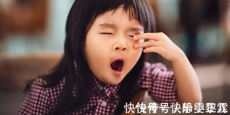 发育|孩子这么睡,小心发育赶不上同龄人,12岁前再不纠正就来不及了