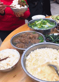 |搞笑GIF:姑娘 你穿的这是裙子吗