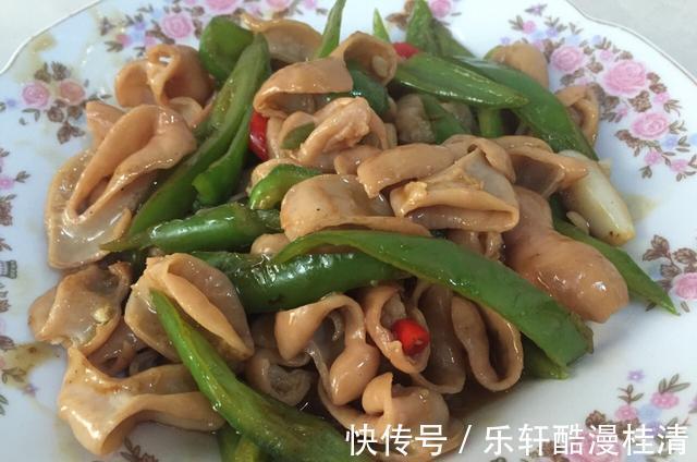 提高免疫力|教你一道青椒炒蘑菇,不但营养美味,香辣爽口,还能提高免疫力