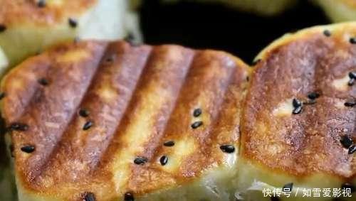  蓬松|面包还在买着吃吗在家用饼铛就能做，蓬松拉丝又香甜，特别简单