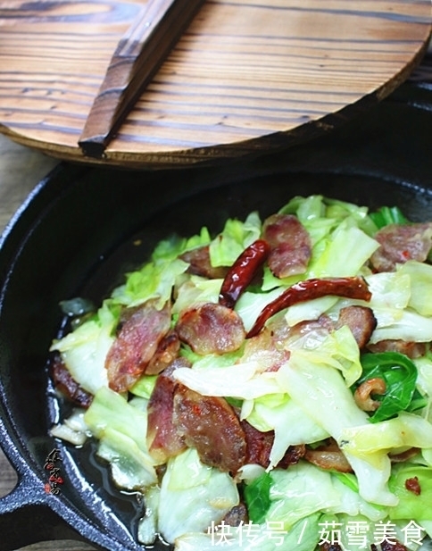 包菜好吃又简单的做法是此款,口感爽脆很下饭,用铁锅炒才香