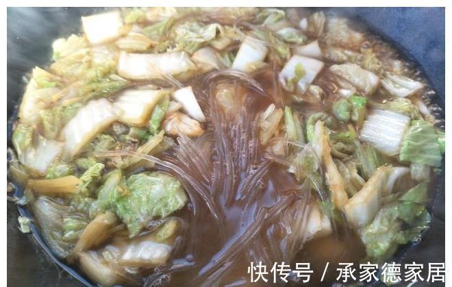 口感|白菜炖粉条时，“放2味”口感好，白菜软烂嫩香，粉条爽滑又好吃