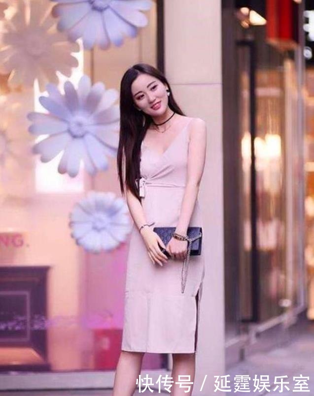 黑色|灰色针织衫搭配黑色修身裙,温柔知性,气质优雅