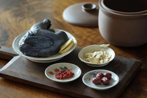毛乌骨者|气血值偏低的时候，喝一碗这个鸡汤。