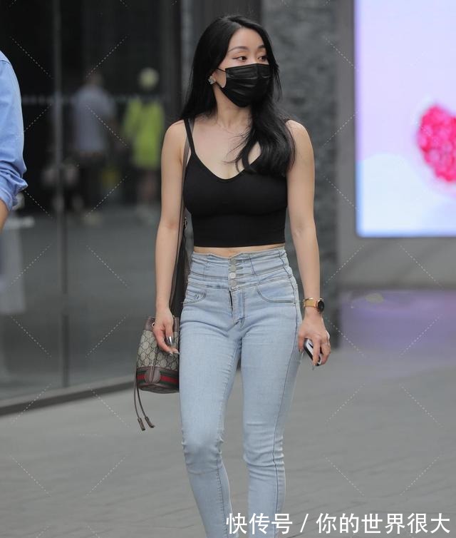 休闲装 紧身黑色上衣搭配紧身高腰裤,设计感爆棚的日常休闲装!