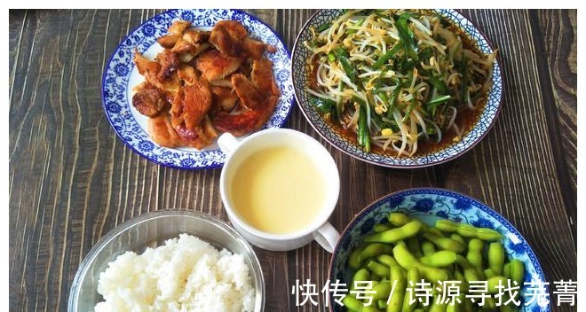 午餐|妈妈牌午餐，对孩子满满的爱，荤素搭配色香味俱全，孩子吃香了！