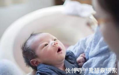 宝妈|女婴出生对着妈妈笑,却被婆婆打了一巴掌,医生竟夸赞打得好
