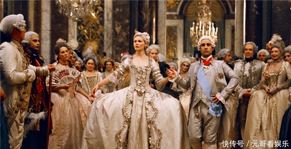 法国人|王后被士兵押上断头台，行刑前优雅地对刽子手说：对不起，请原谅