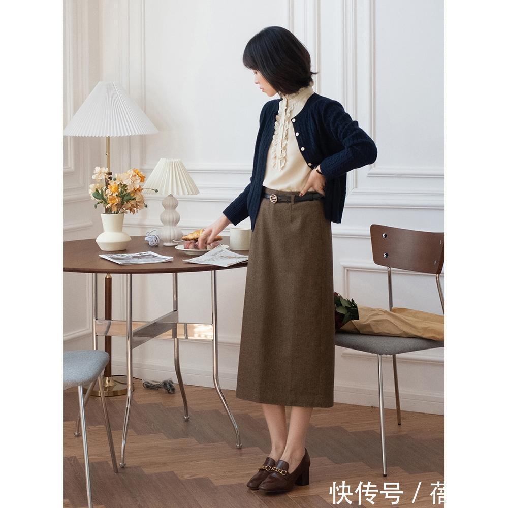 黑白|秋季还是穿“黑白配”最高级,学会这4种高阶搭配,穿出时尚感