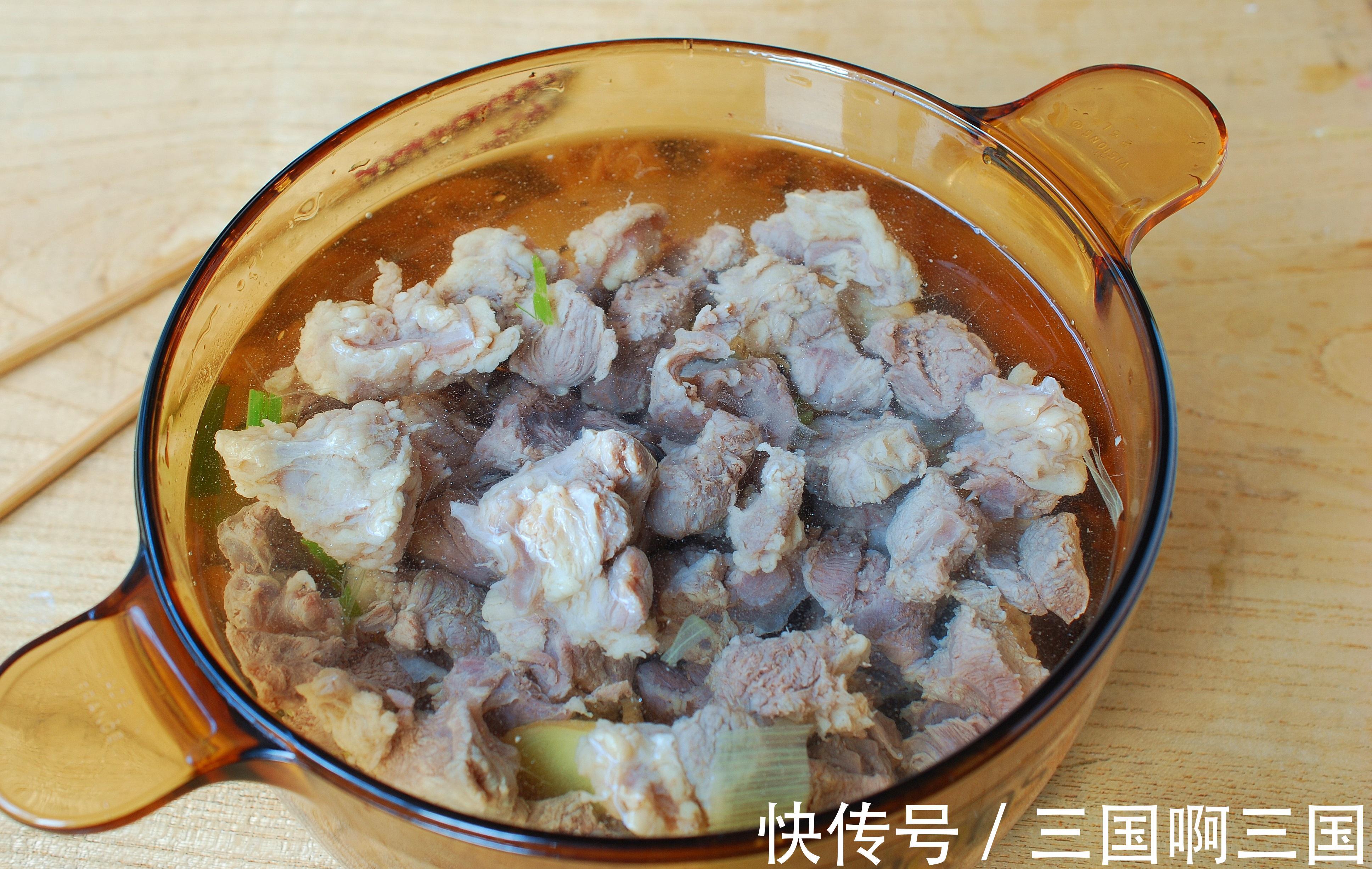 炖牛肉加水就错了,跟着厨师长做红烧牛腩,软嫩不腥,真香啊!