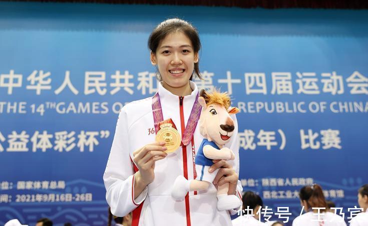 朱张|恭喜女排,小将李盈莹,被国际排联力挺,能否超越朱婷挑大梁?