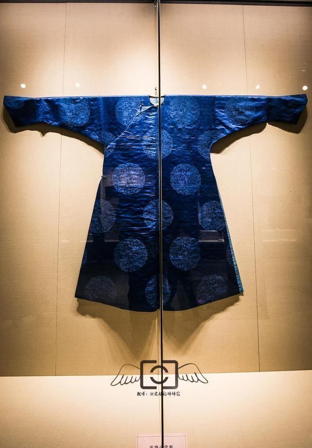 错误|电视剧中太多错误,这才是真正清朝人的衣服,实拍满族服饰展