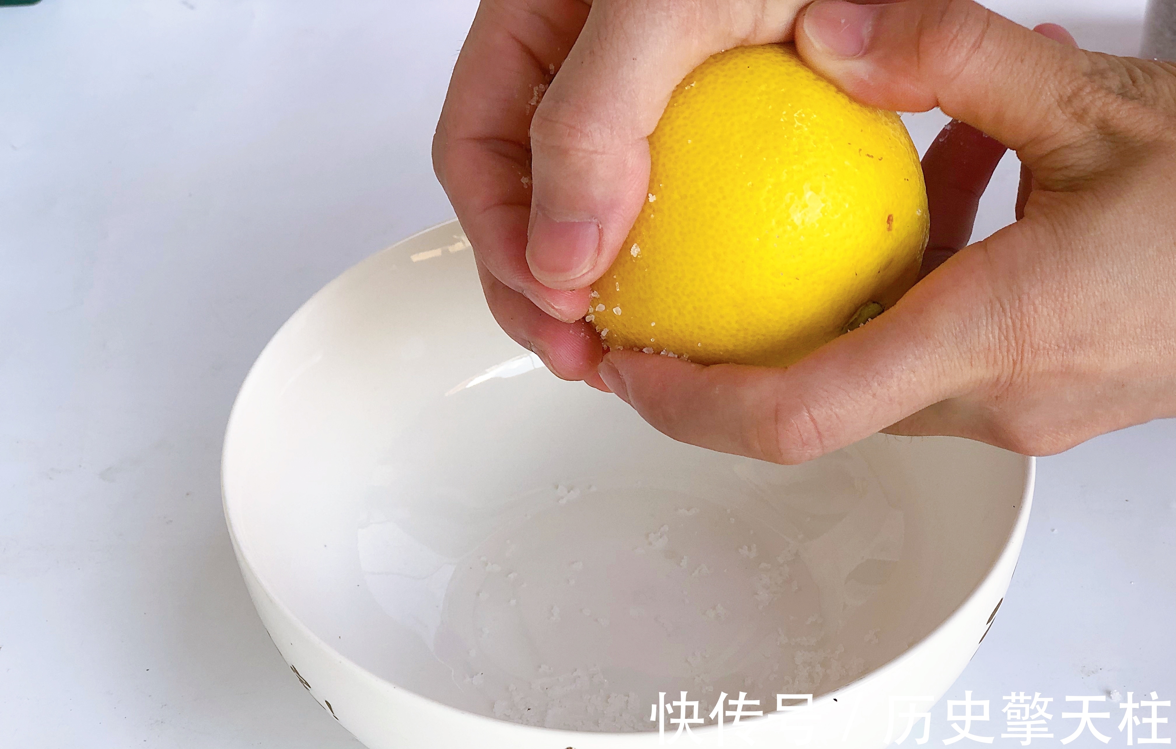 青柠檬|泡柠檬水，用开水还是冷水？都不对，教你正确做法，营养又好喝