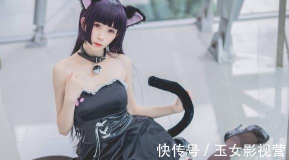 cos|00后COS五更琉璃,看到穿的“镜面鞋”,网友:小脚意外漂亮