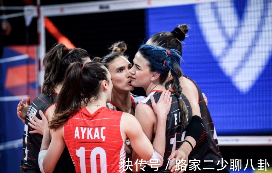 日本女排|爆冷!完胜中国女排的她们1-3吞首败,日本女排3-0吊打加拿大