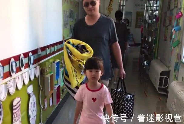 气场|“保镖奶爸”送娃上幼儿园火了,气场,步伐没谁了