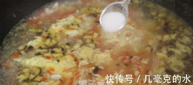 包子这样做,柔软鲜嫩,不用揉面、不用擀皮,做法简单又营养!