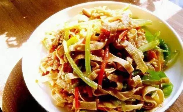 土豆新做法,不做土豆饼,不炒土豆丝,越吃越想吃,做法超简单