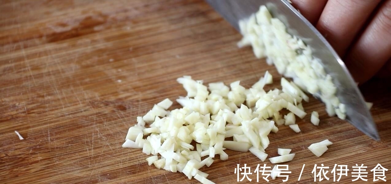 外酥|不用一滴油,不裹面包糠,不裹面粉,教你做炸鸡翅,外酥里嫩