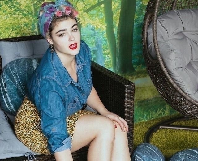 身材胖但颜值高是一种什么样的体验?160斤的她美得很任性!