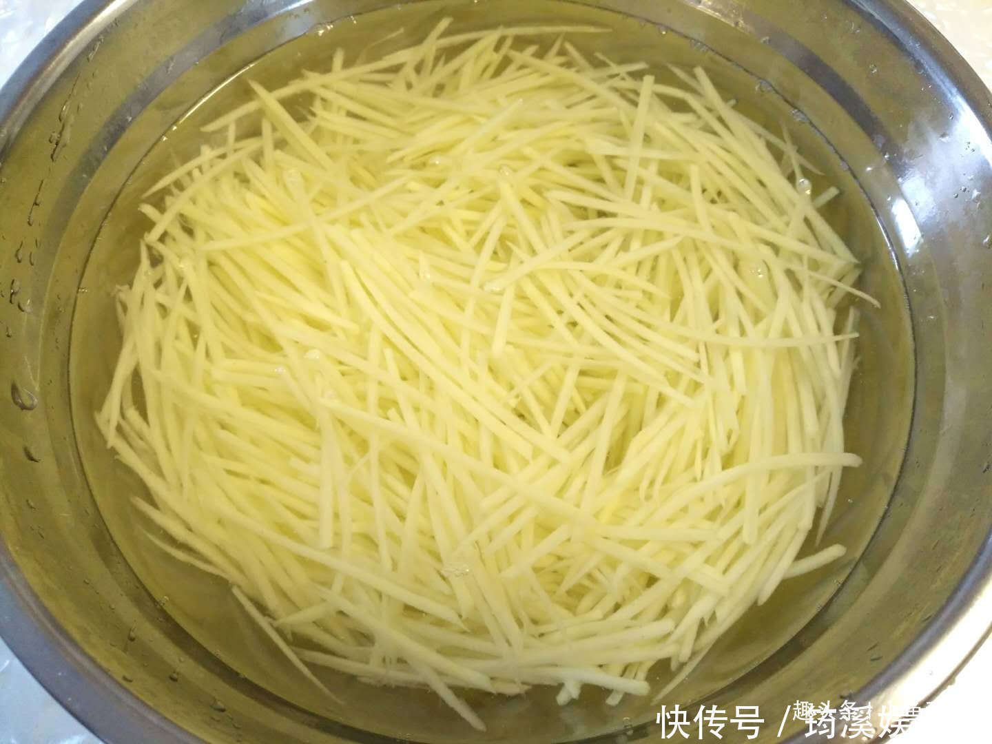 荤素|女儿最爱这道菜,荤素搭配,营养解馋又下饭,香到流口水