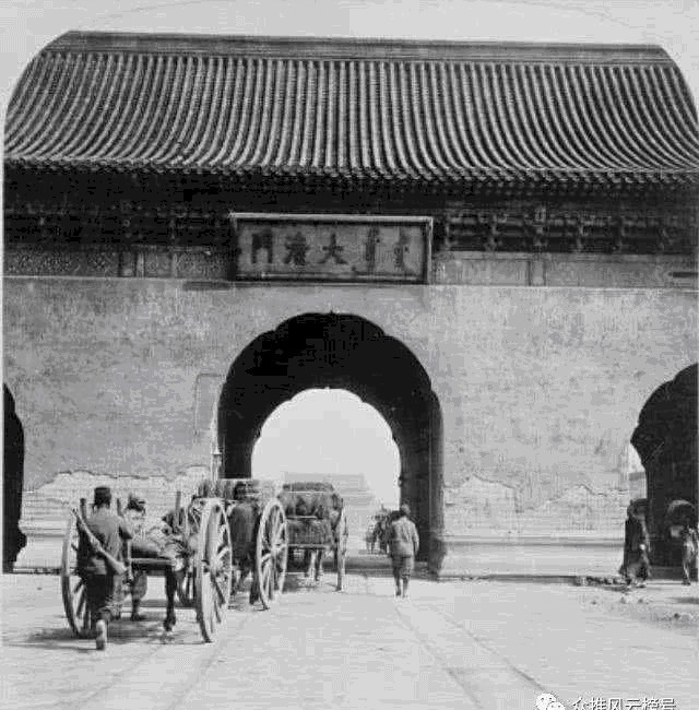 故宫|故宫中华门一块门匾,民国时被摘下,却露出三个字!