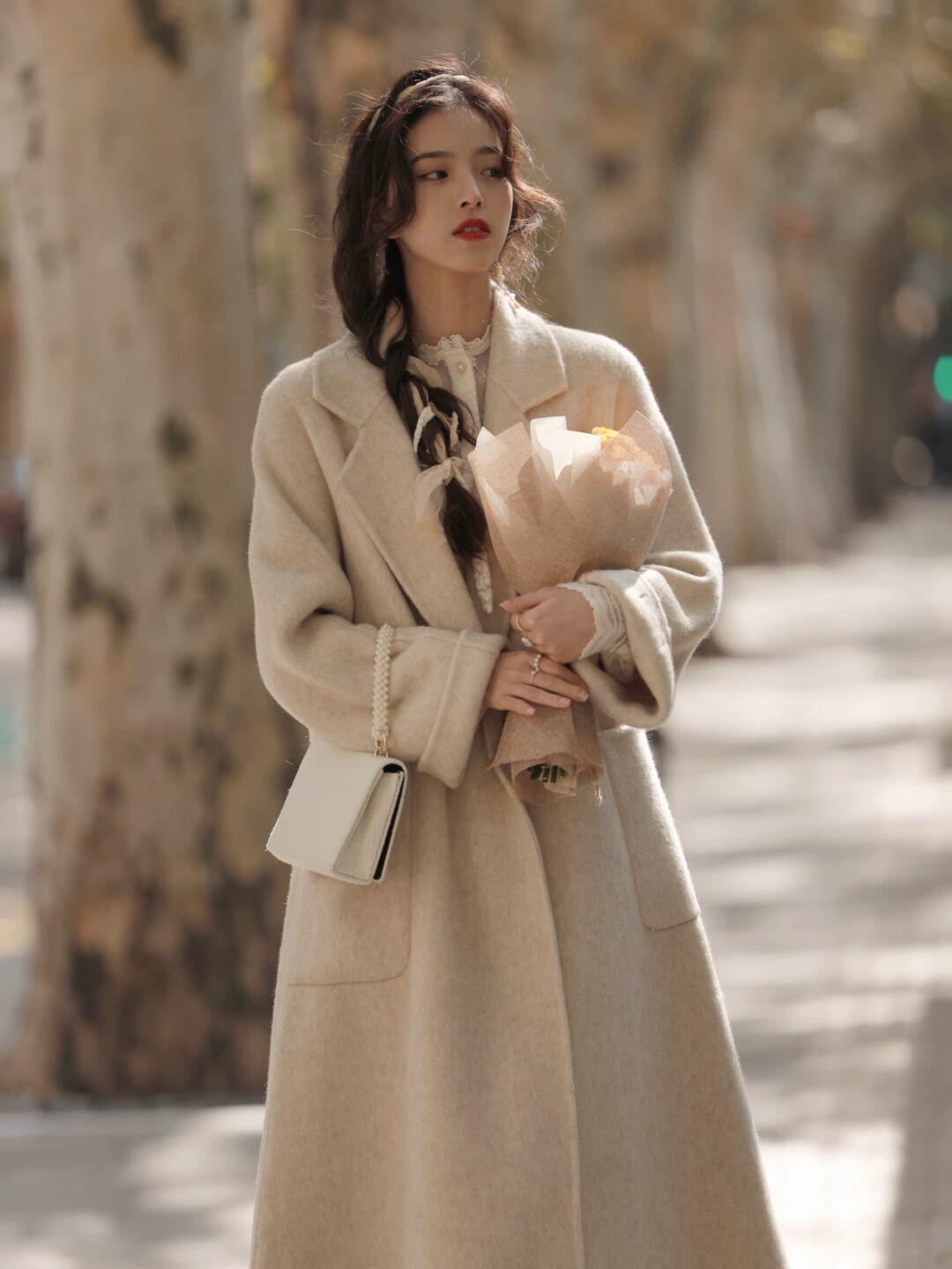 黄黑皮|见过世面的女人,衣橱里都会有“大衣”,简约高级才最美