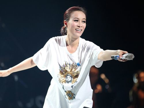 那英|被誉为史上最惨的个人演唱会,八万人会场却只去了20人,简直血亏!