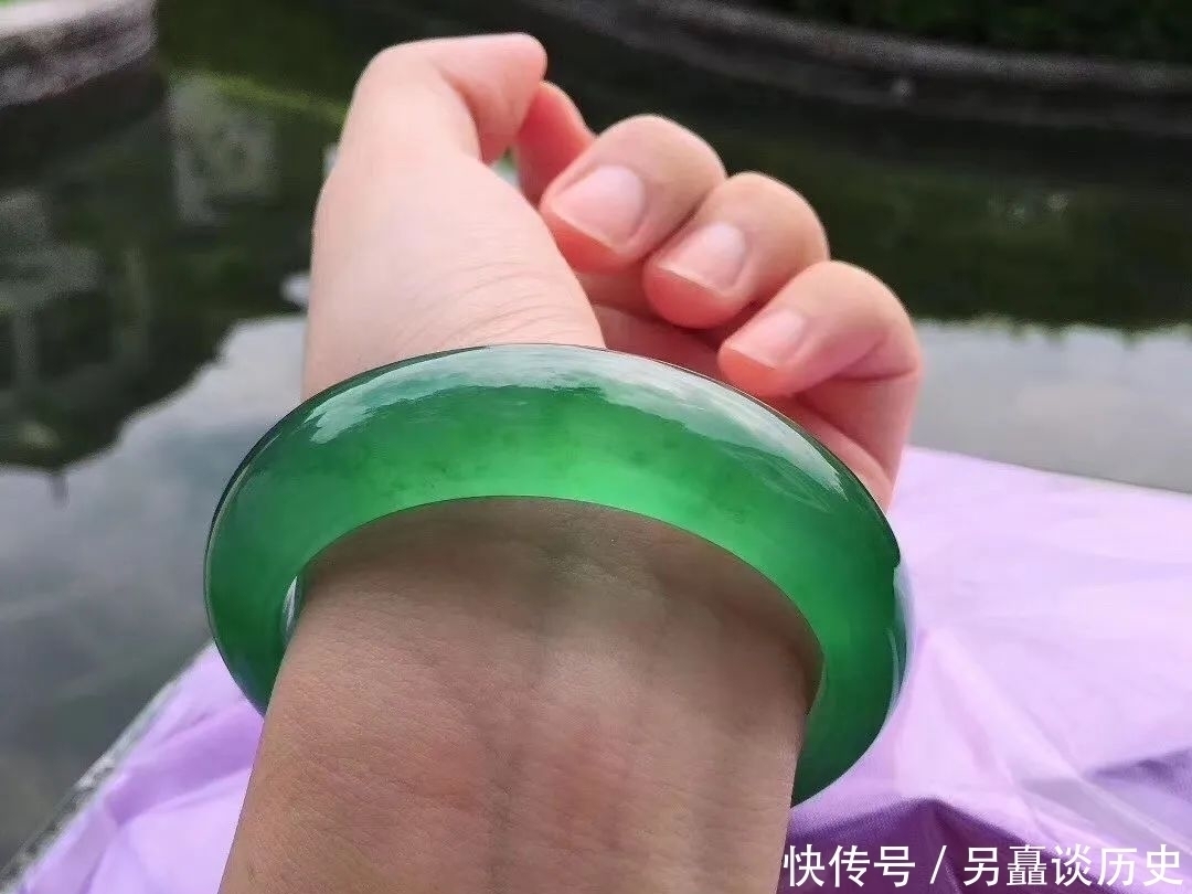 宋美龄|宋美龄一生痴迷的两只手镯,单品价值早已过亿