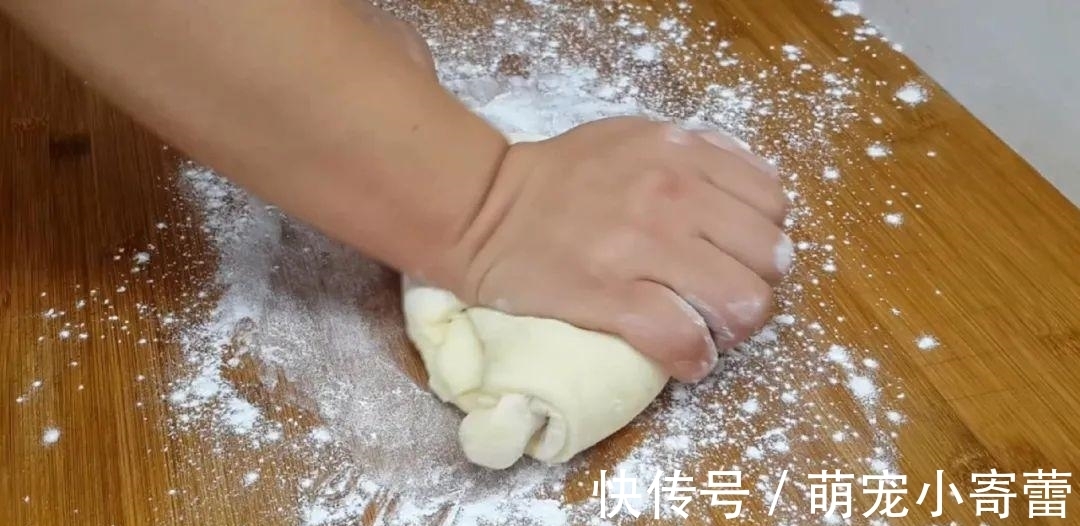 面团|面粉这做法才简单,加2个鸡蛋,个个松软香甜,孩子天天嚷着吃