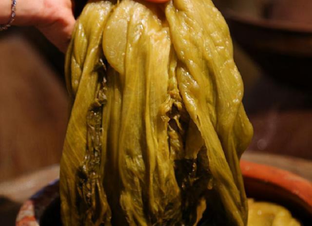 腌酸菜,牢记3要点,腌出的酸菜耐放不发霉,酸爽香脆口感超棒!