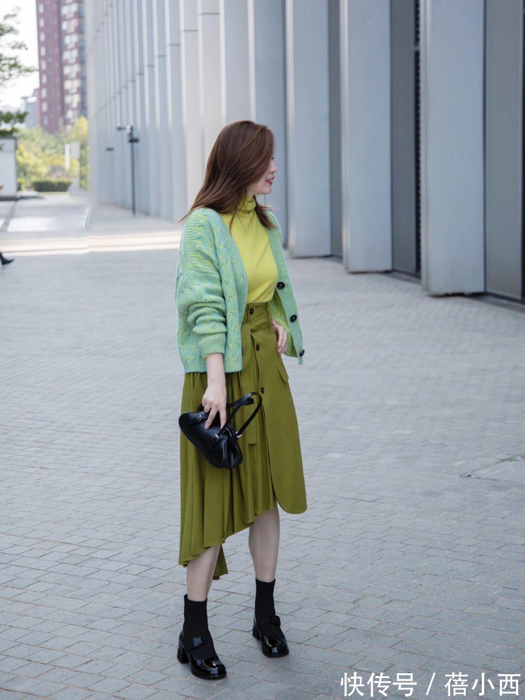 开衫 春天穿衣无需复杂,用“针织开衫”打造潮流感,出街绝对赚足眼球