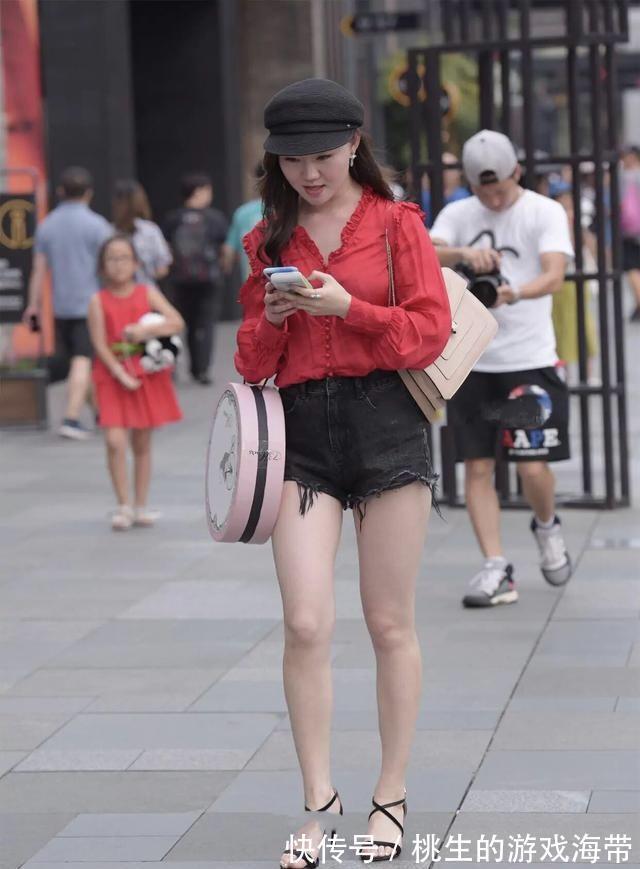 搭配|“短裤T恤”中用不中看？还是搭配不到位，试试这几款时髦又减龄