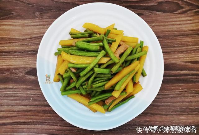 入秋后,这2样蔬菜一起炒,家人都爱吃,便宜又