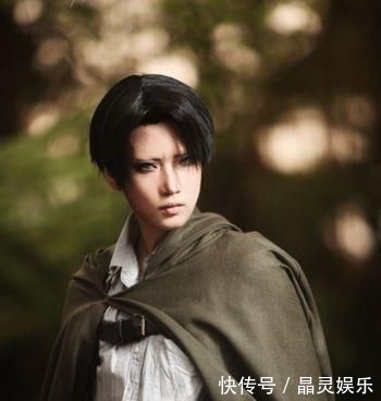 巨人|进击巨人COS:小哥神还原巨人模样!韩吉漂亮潇洒,风头盖过三笠