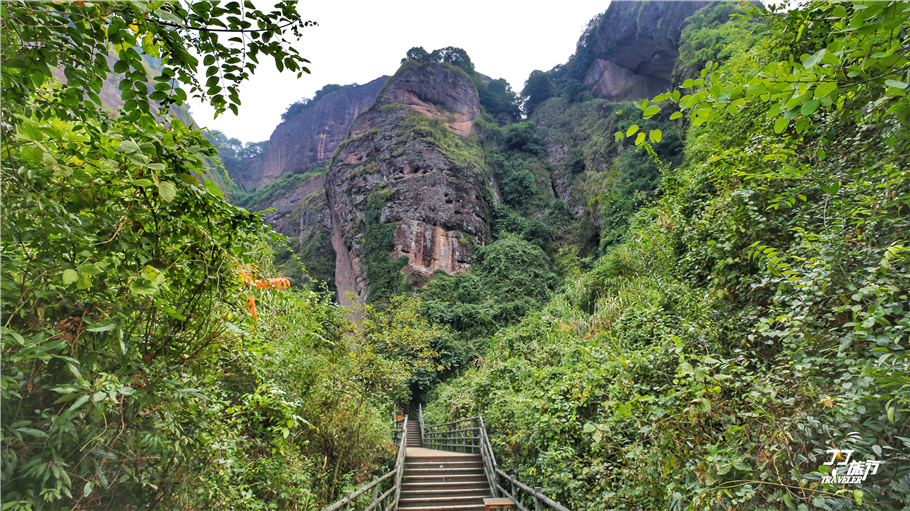 仙灵|道教圣地龙虎山地质公园最为典型的景观象鼻山，仙灵都会人间福地