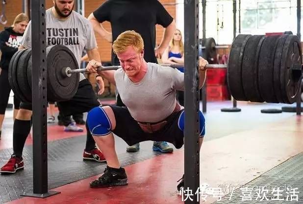 髋部|难怪他健身从不受伤,看完秒懂怎样保护膝盖、手肘、背部了!