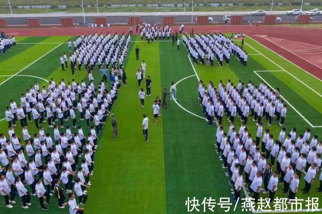 泽龙学校|展飒爽风采 扬激昂青春 保定泽龙学校开展新生军训活动