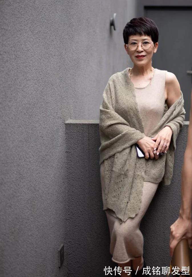 岁月|岁月不败美人,大龄女性的“法式风”穿搭,每一套都优雅都精致