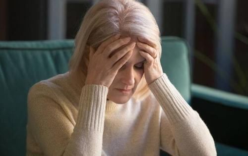 绝经|女性到了45岁，若上半身发生4种变化，很遗憾，衰老正在加速！