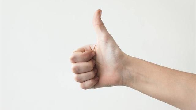 吸烟者,身体四处亮起“红灯”,肺部可能逐渐变脏,再难也要戒烟