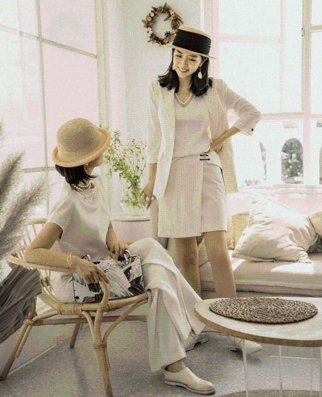 穿衣|三木母女又凭穿搭火出圈，穿衣打扮优雅又端庄，时髦感不输女明星