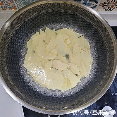 鸡蛋炒干豆腐这样做好吃一百倍!多吃还能助消化