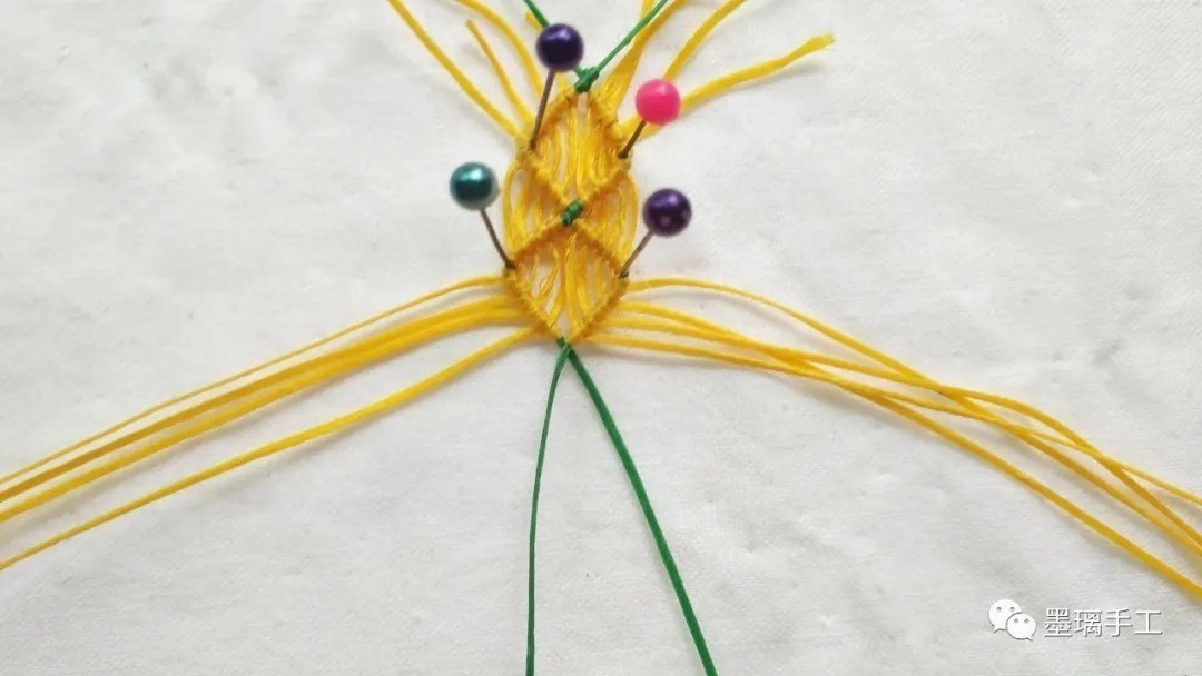 编绳|分分钟钟能学会的手工教程 一看就会的diy手工编绳斜卷结手链