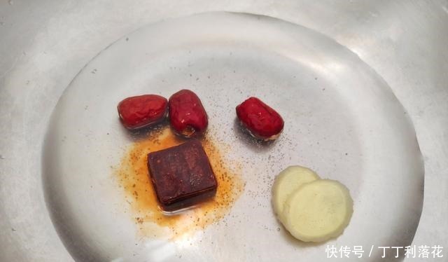 40岁的她，气色红润面若桃花，就爱喝这碗汤，尤其是冬天