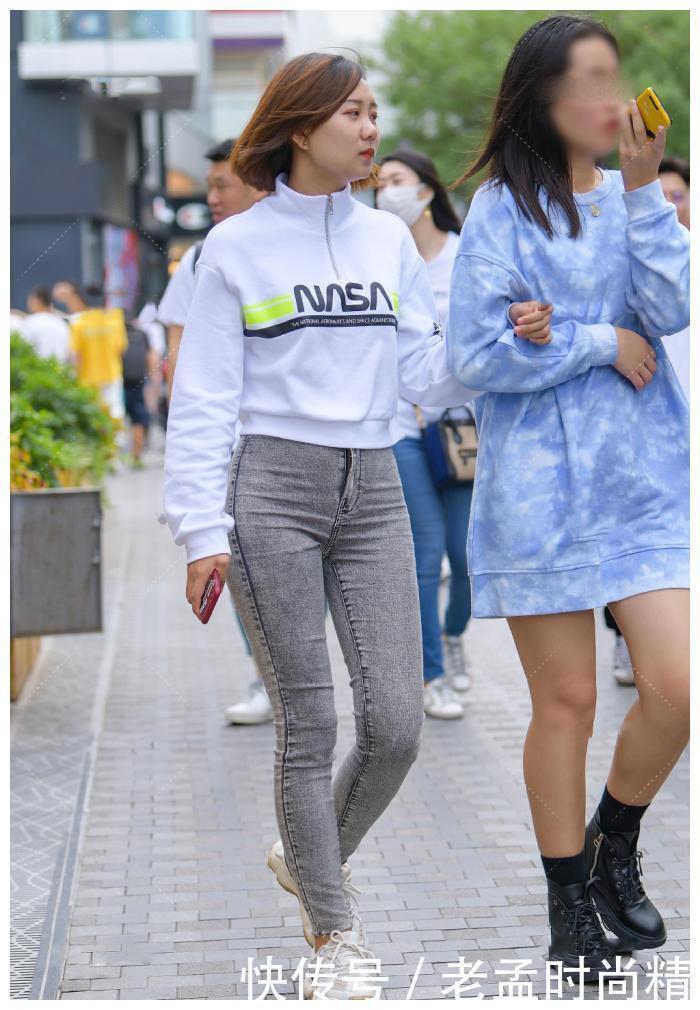 组合|街拍:偏爱休闲运动风, 牛仔裤和卫衣的搭配组合, 大方舒适值得一试